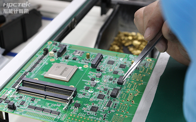 在金融發展領域，嵌入式主板有什么優點？(圖1)